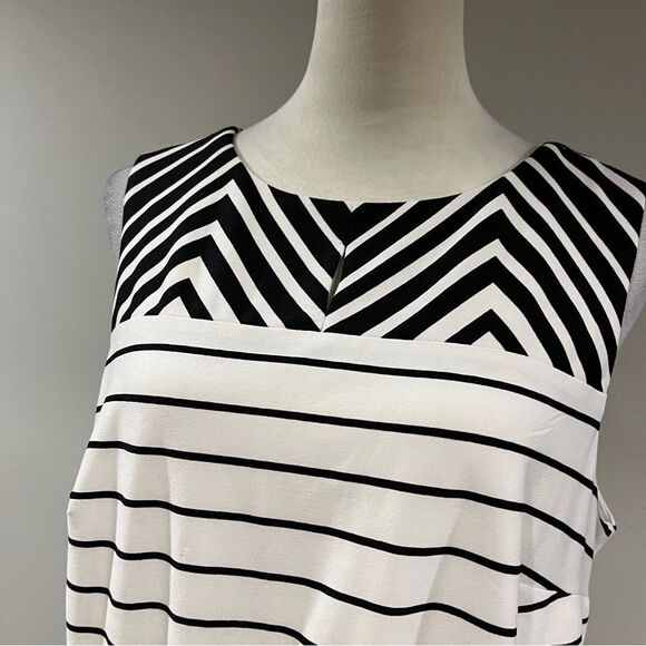 Striped sleeveless Black and White Maxi Dress straight cut - Picture 2 of 14